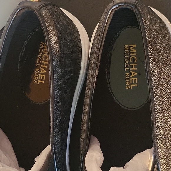 NWOB Michael Kors Slip on - Picture 2 of 4